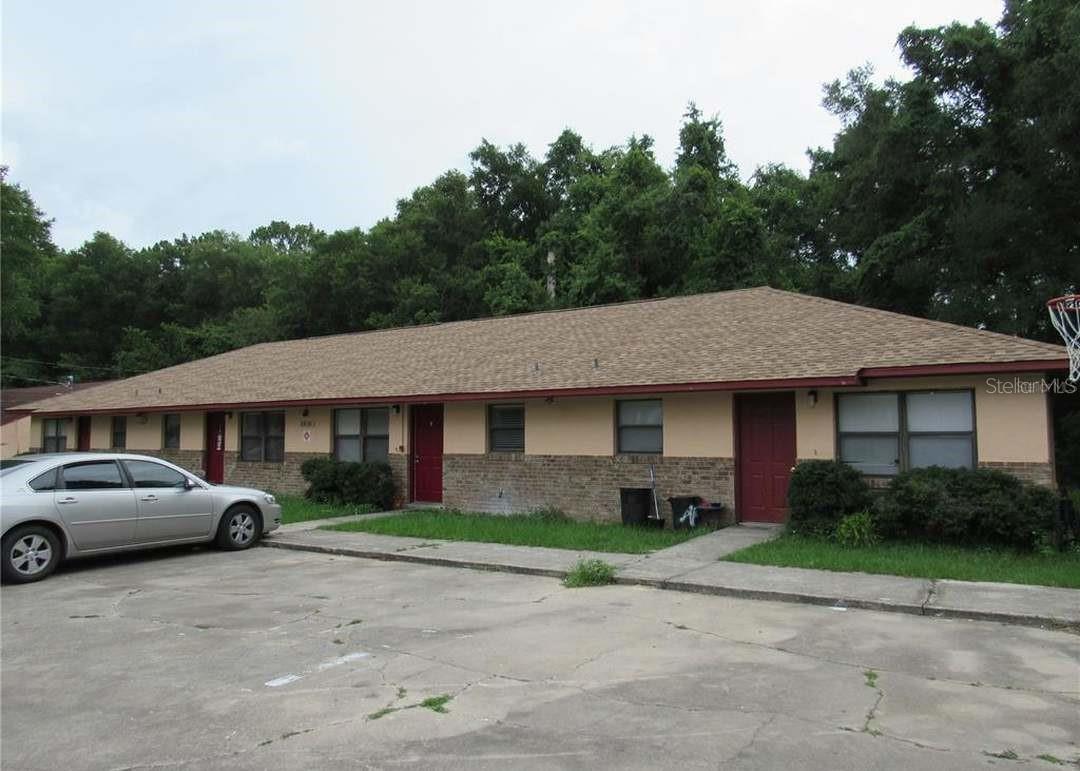 Spacious 2/1 quadplex located near Silver Springs State Park. Includes major kitchen appliances plus washer/dryer hookups. Ample closet space throughout unit, freshly painted, and ready for move in. A must see in Ocala!