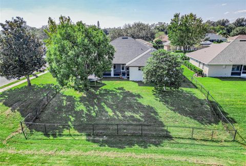 A home in AUBURNDALE