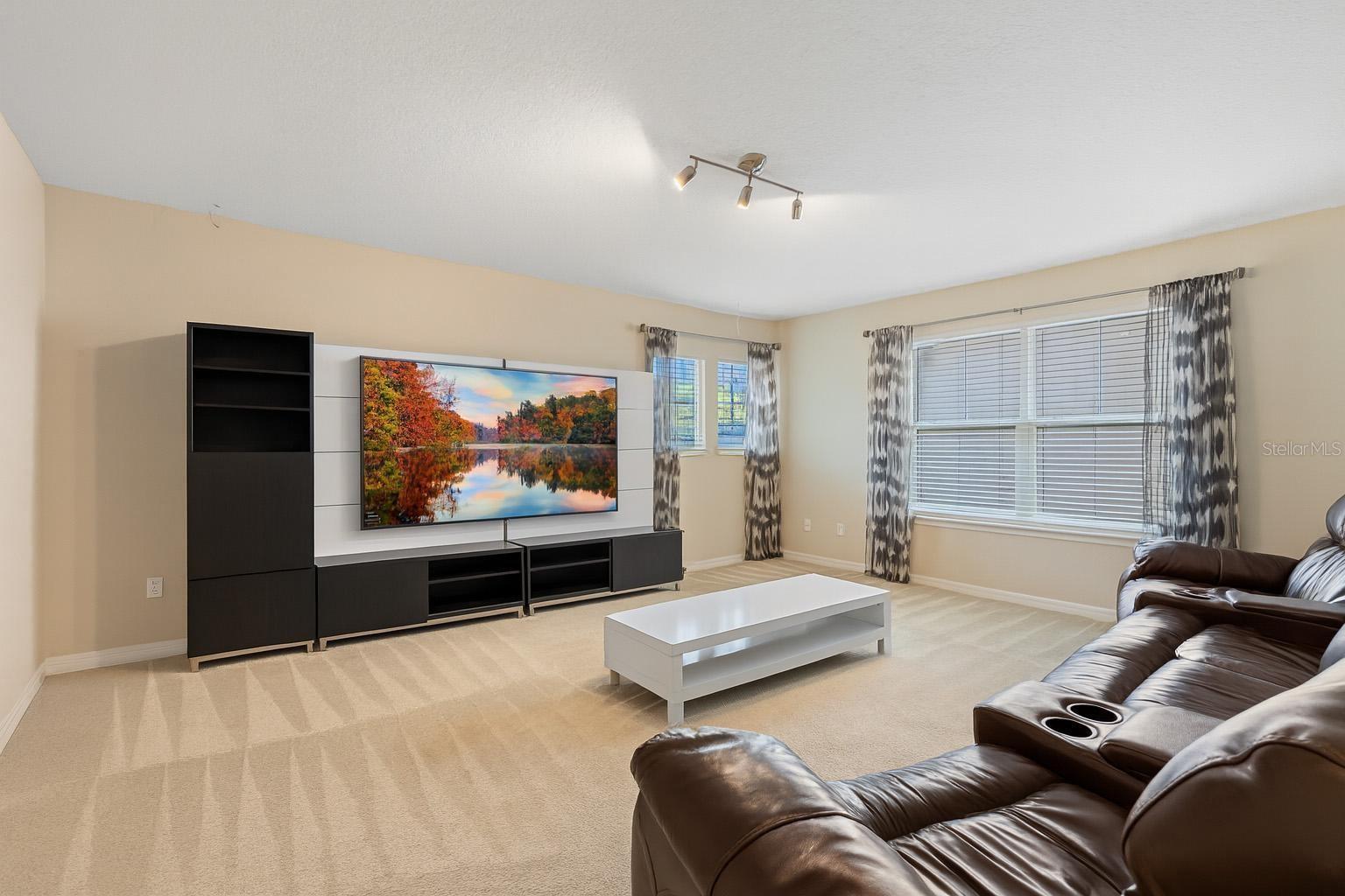 PRESTON SQUARE - Residential