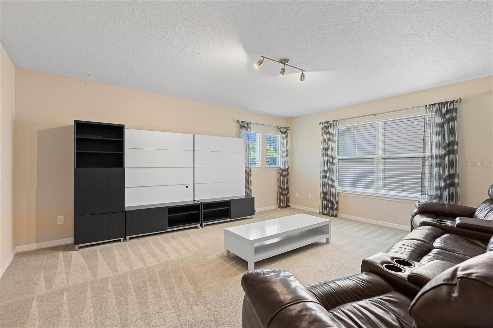 PRESTON SQUARE - Residential