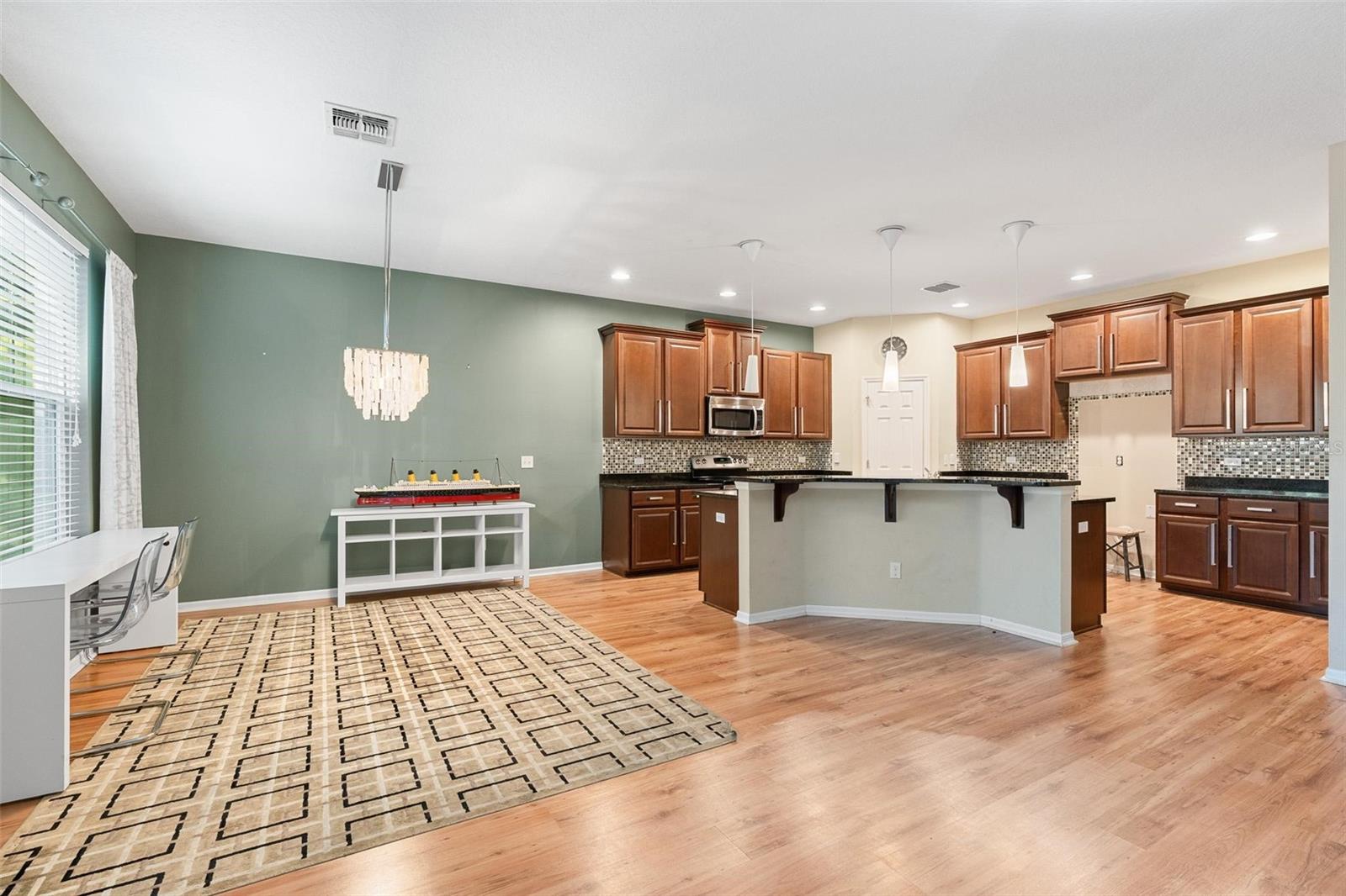 PRESTON SQUARE - Residential