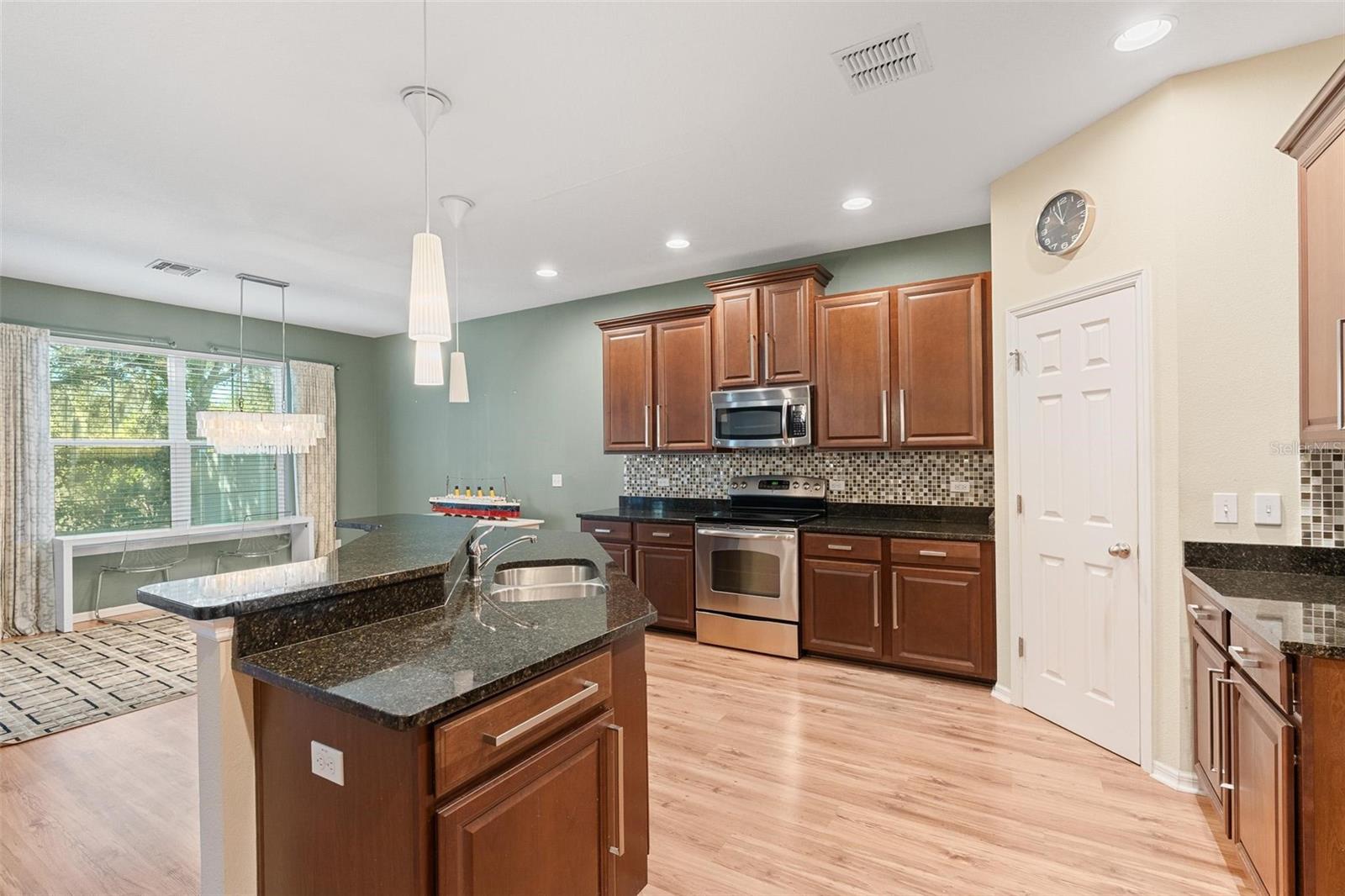 PRESTON SQUARE - Residential