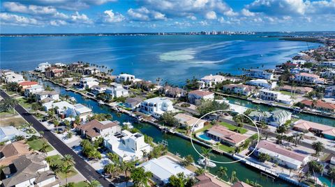 A home in LONGBOAT KEY