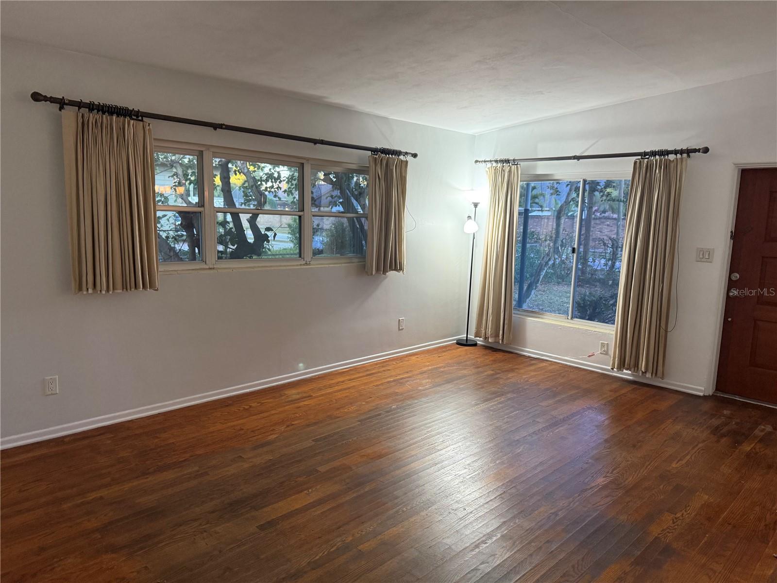 WATERFRONT ESTATES 1ST ADD - Residential Lease