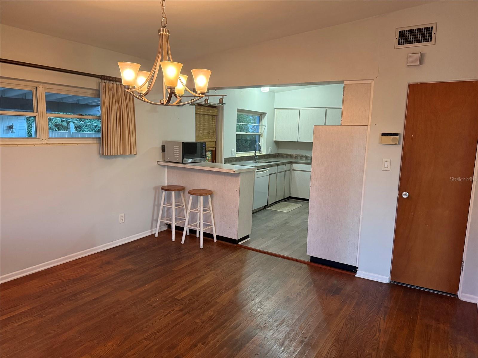 WATERFRONT ESTATES 1ST ADD - Residential Lease