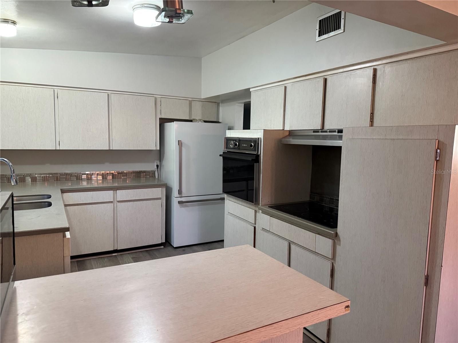 WATERFRONT ESTATES 1ST ADD - Residential Lease