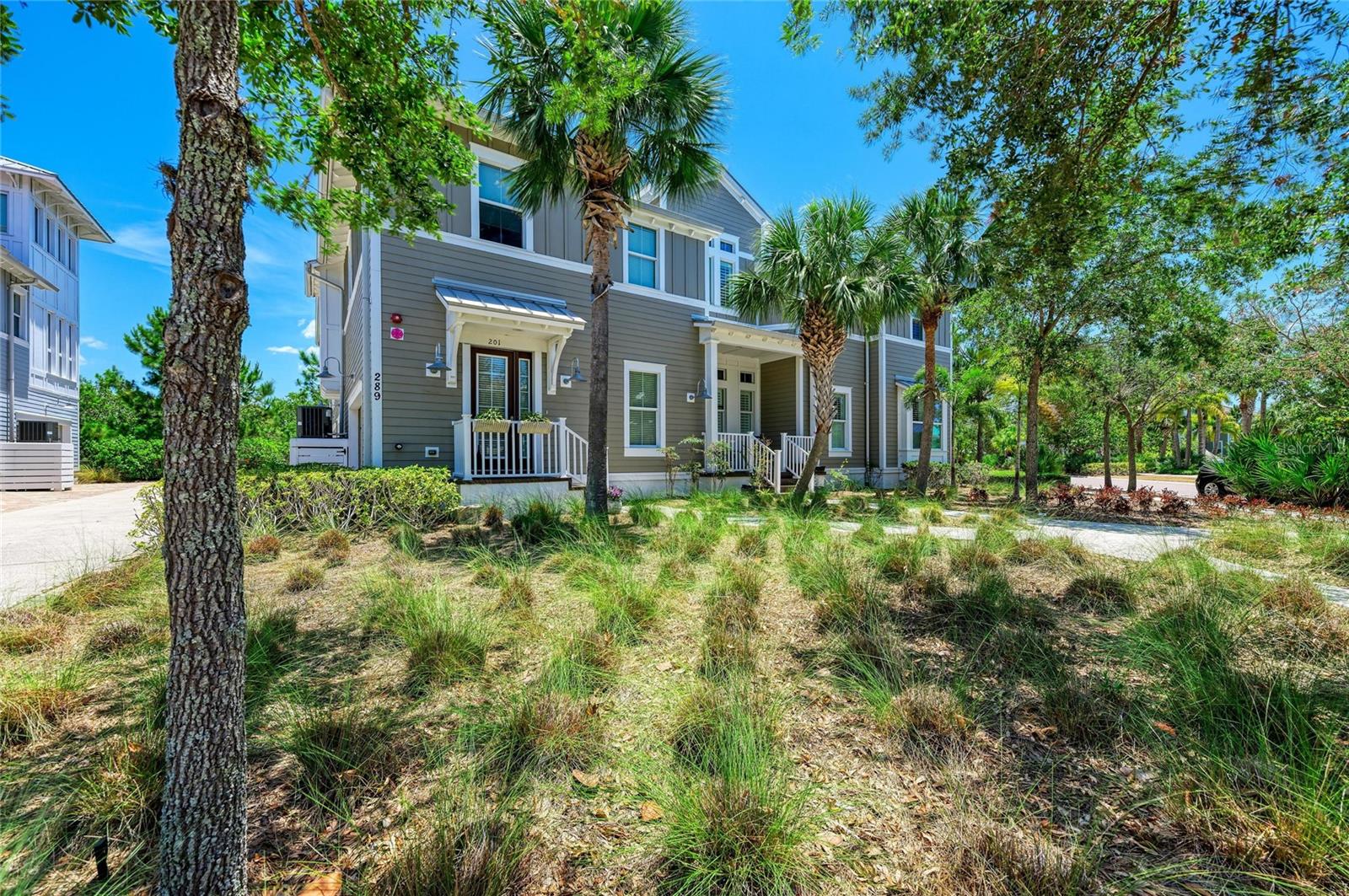 289 SAPPHIRE LAKE DRIVE 201