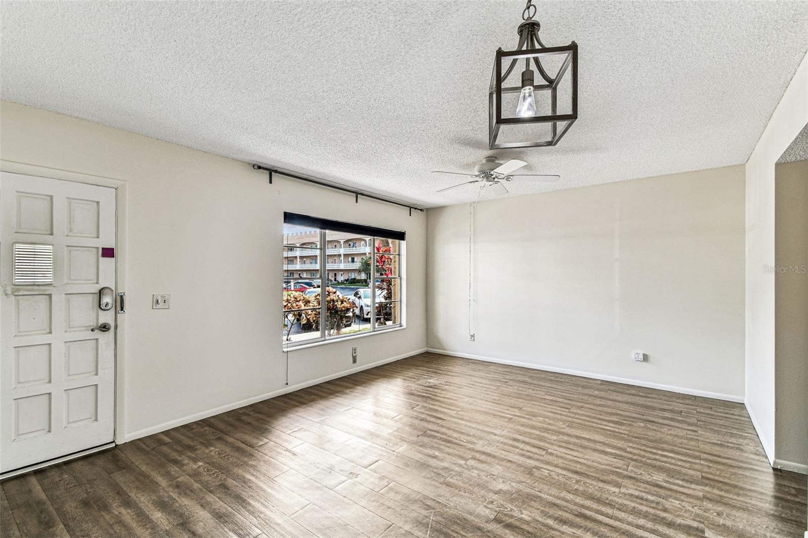 ON TOP OF THE WORLD - Residential