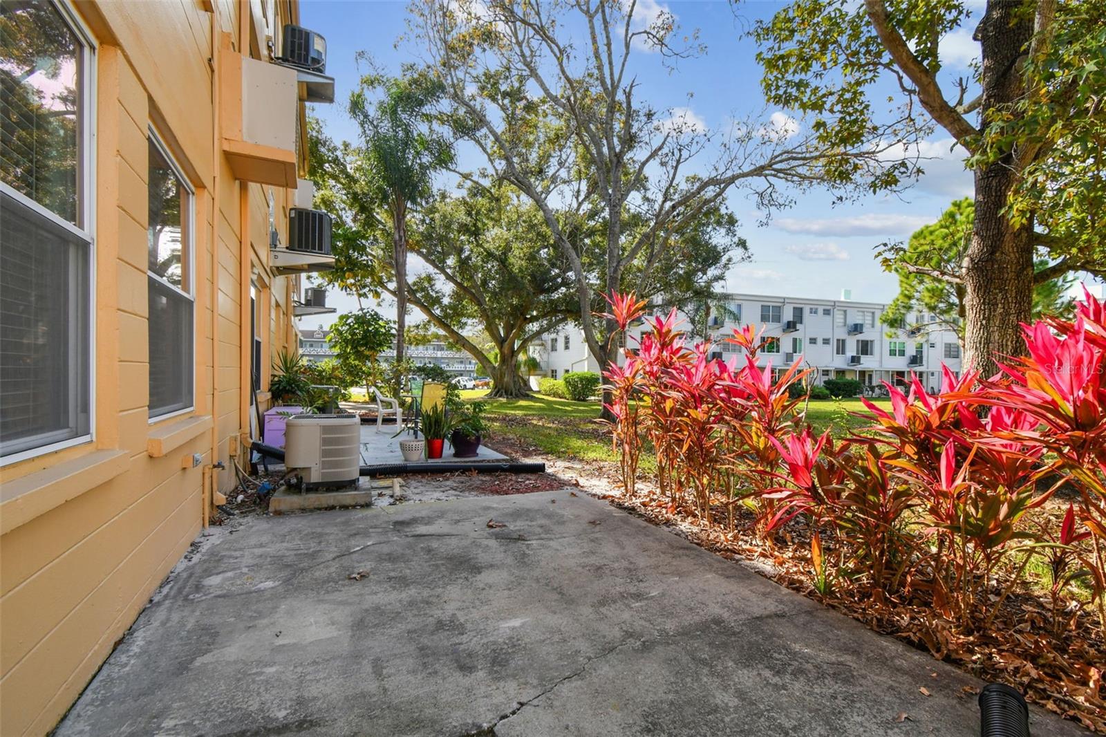 ON TOP OF THE WORLD - Residential