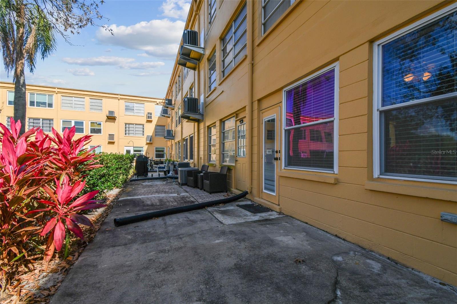 ON TOP OF THE WORLD - Residential