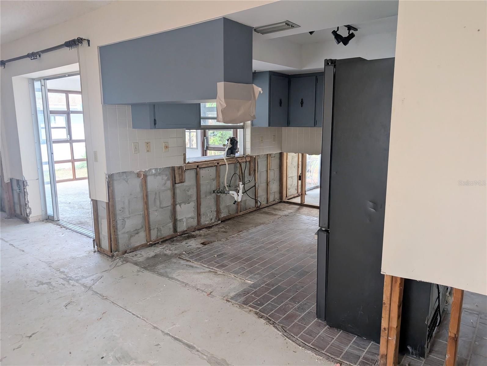 BAHAMA BEACH REP - Residential