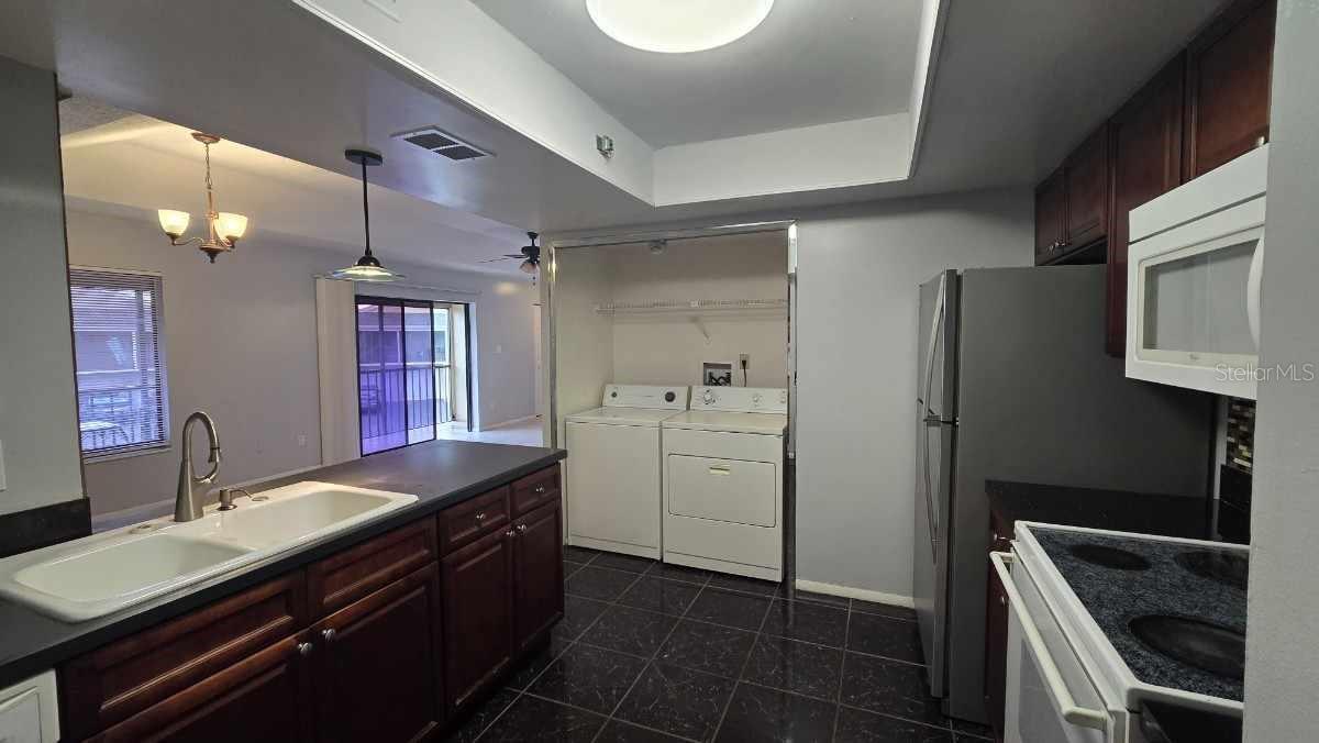 PINE SHADOWS CONDO PH 05 - Residential