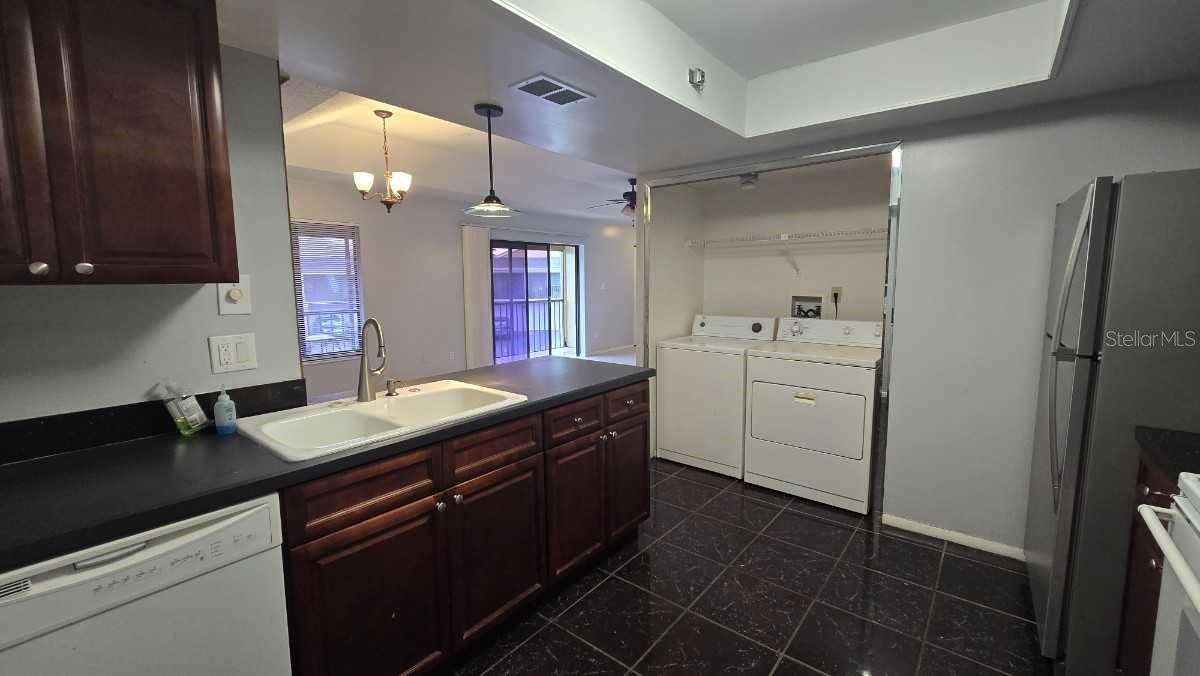 PINE SHADOWS CONDO PH 05 - Residential