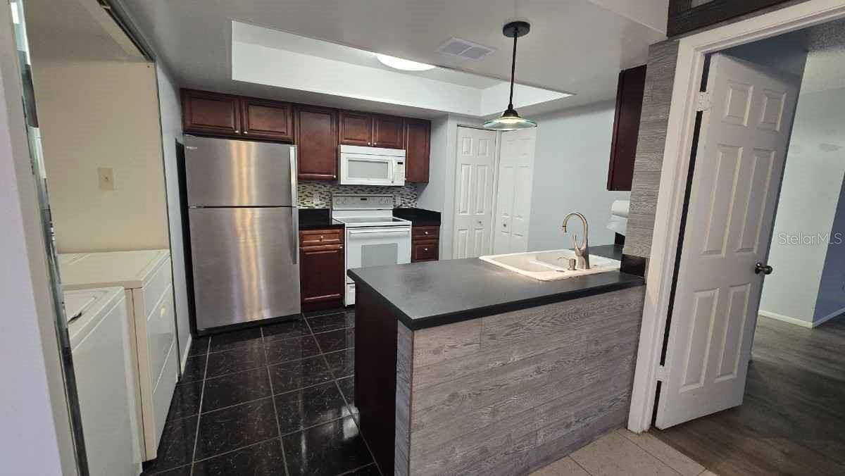 PINE SHADOWS CONDO PH 05 - Residential