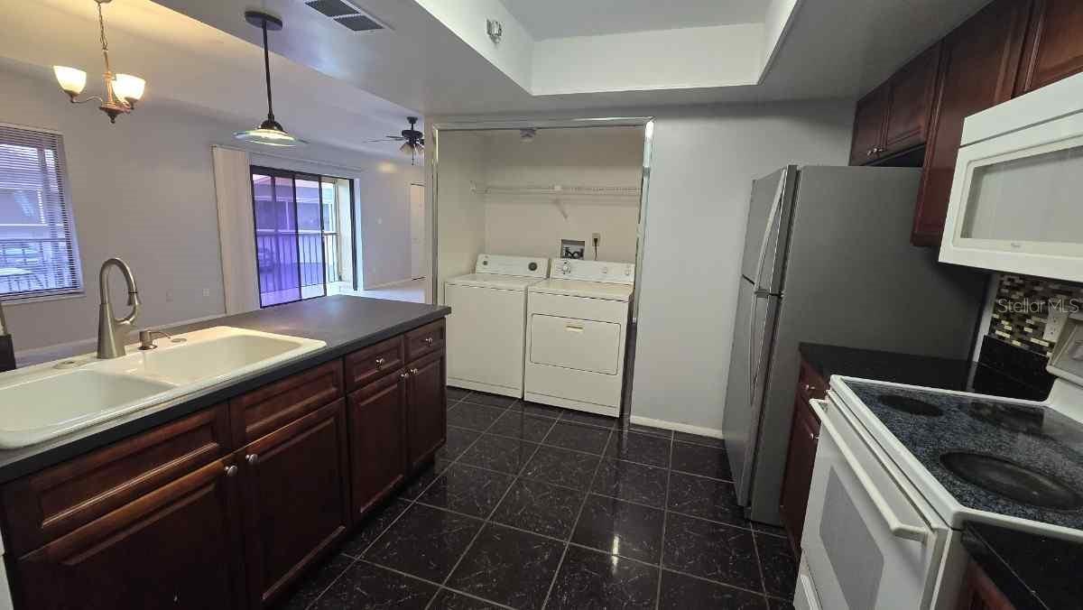 PINE SHADOWS CONDO PH 05 - Residential