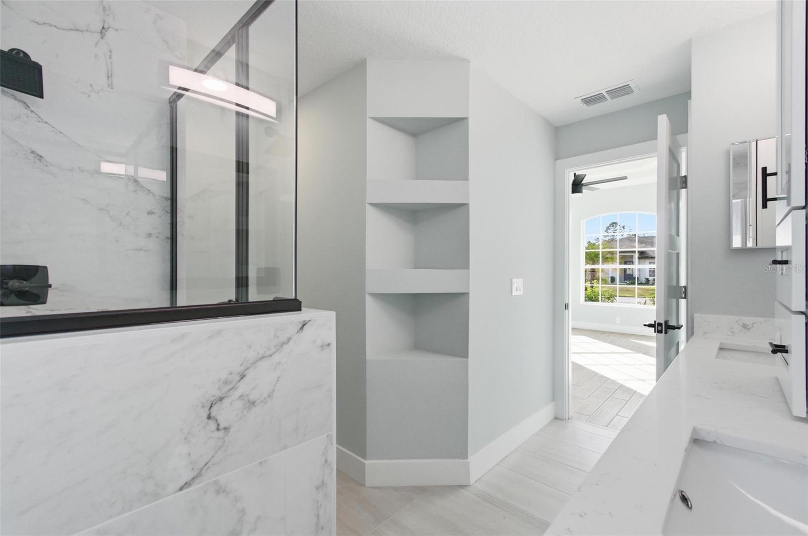 ROYAL PALMS - Residential