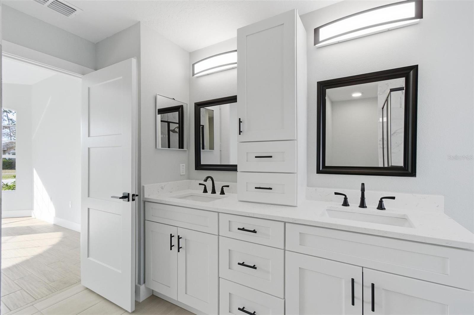 ROYAL PALMS - Residential