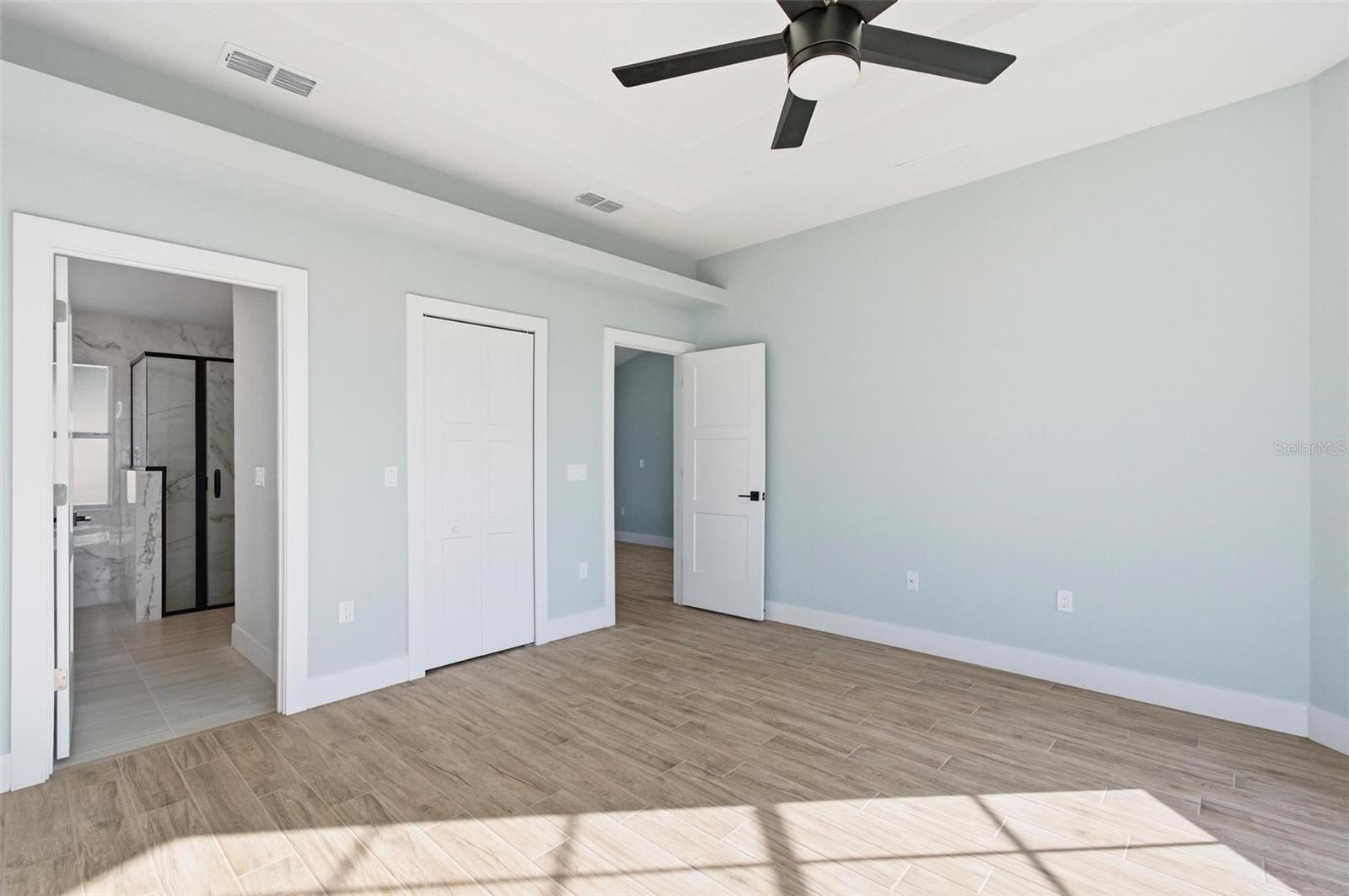 ROYAL PALMS - Residential