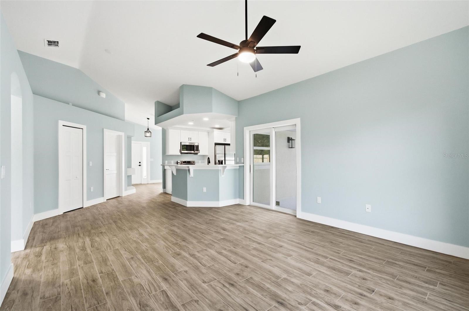 ROYAL PALMS - Residential