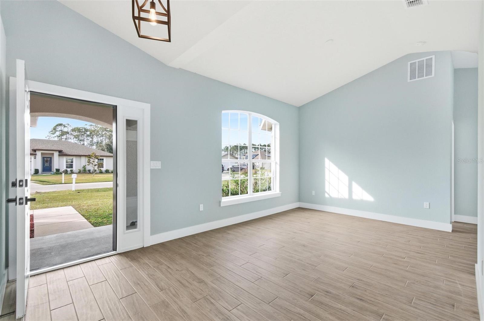 ROYAL PALMS - Residential