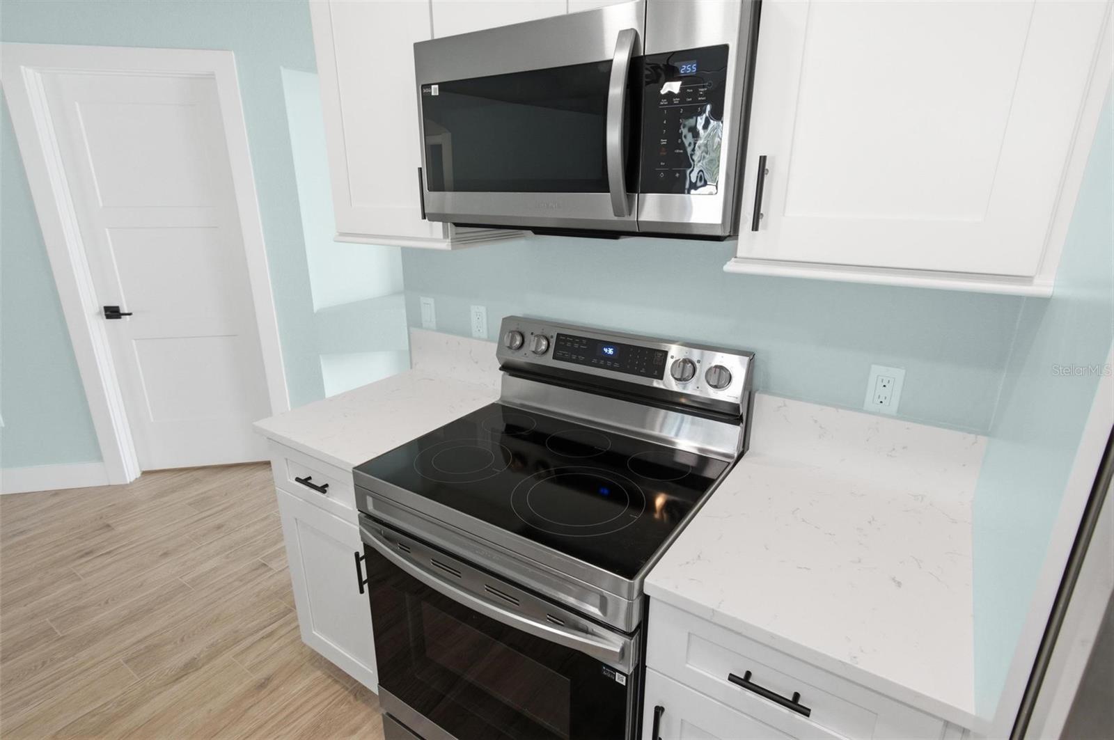 ROYAL PALMS - Residential