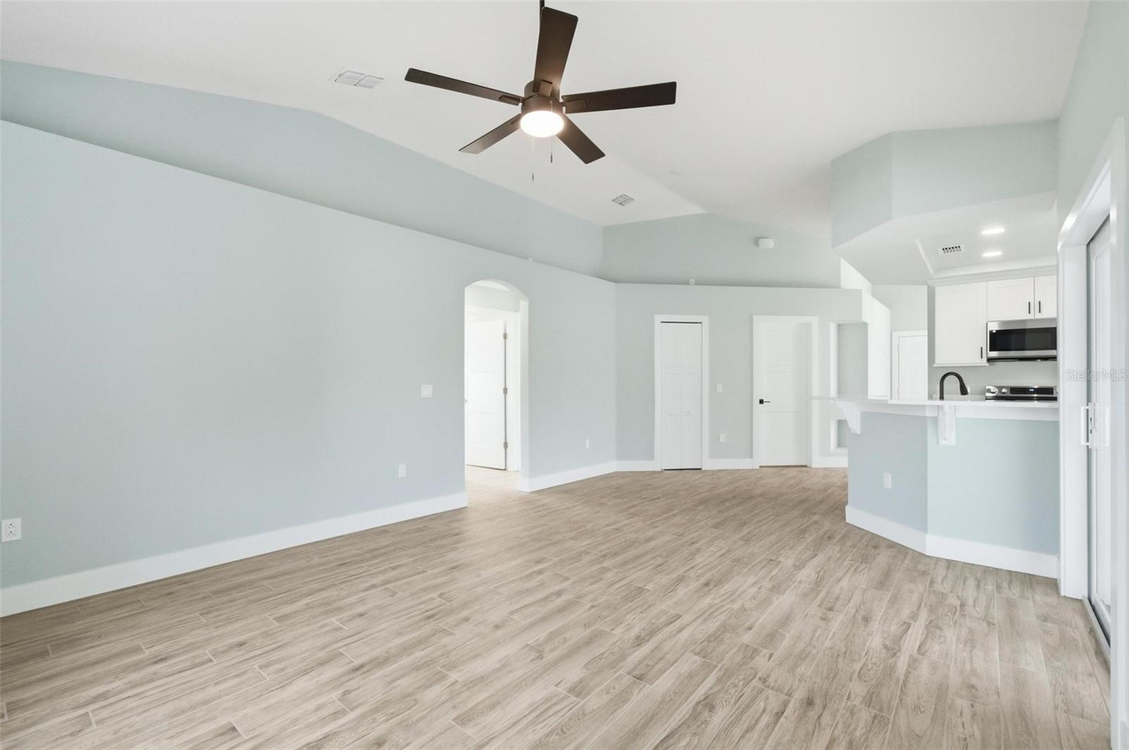 ROYAL PALMS - Residential