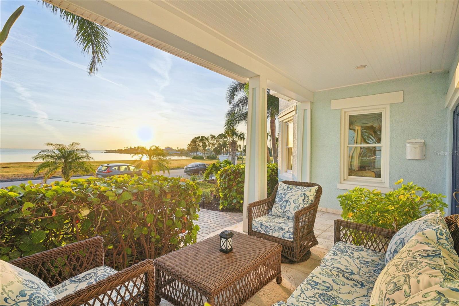 2001 BEACH DRIVE SE