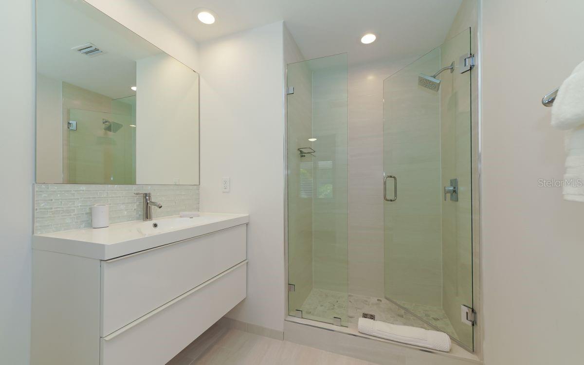 ST ARMANDS DIV/JOHN RINGLING E - Residential Lease