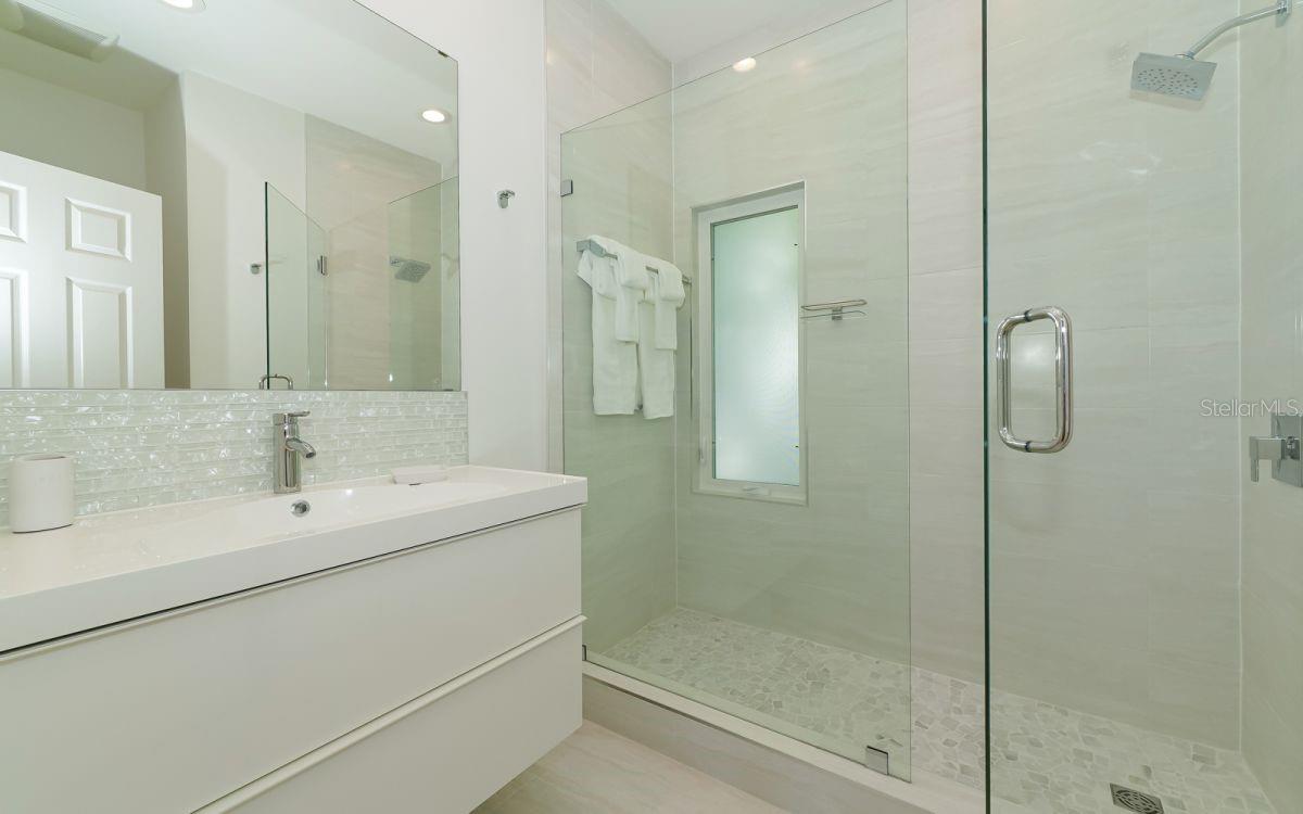 ST ARMANDS DIV/JOHN RINGLING E - Residential Lease