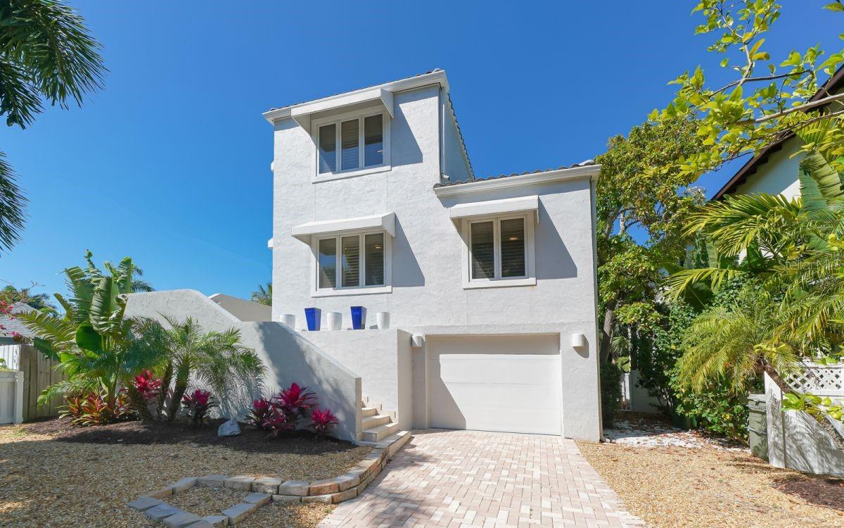 Booked Feb 8th through April 27th 2025 then available until December 25th 2025. This is a fabulous 4 bedroom 3 bath home with a light and bright open floor plan. You will enjoy the new kitchen with granite, stainless steel appliances and breakfast bar. The dining table overlooks the pool area and seats 8. The primary bedroom en suite bathroom is spacious and luxurious with a tub and shower. The resort style pool and spa sits beside private covered seating and dining area with a grill. The laundry room is located on the first floor along with an additional refrigerator. There is also a ping pong table dowstairs near the pool.
There is an abundant amount of Activities and Attractions in Sarasota/Bradenton/Siesta. These are just a few of the many treasures and cultural events..Benderson Park, Mote Marine Aquarium, Ringling Museum of Art, Florida?s Largest Wildlife Rescue / Rehabilitation Center with the Pelican Man, Selby Botanical Gardens, Museum of the Circus, Children's fountain at Island Park, Myakka River and Park, Ed Smith Stadium Sport Complex, Sarasota Ballet (Oct-Apr), Van Wezel Performing Arts, Florida Studio Theatre, Sarasota Opera House, The Asolo Theatre, and Players Theatre. Leisure time can be spent on shops, galleries, golfing, tennis, ice skating, water sports like; fishing, snorkeling, kayaking, diving, jet skis, water skiing or leisure boating. You can spend the entire day at our famous St. Armand's Circle with its award winning indoor or outdoor dining, upscale shopping, and galleries. People from around the world come to choose from one of our many famous beaches: Siesta Key, Longboat Key, Lido Key, Bradenton Beach, and Anna Maria Beach. The famous white sands of Lido Beach are just steps away, offering sunsets of a lifetime!