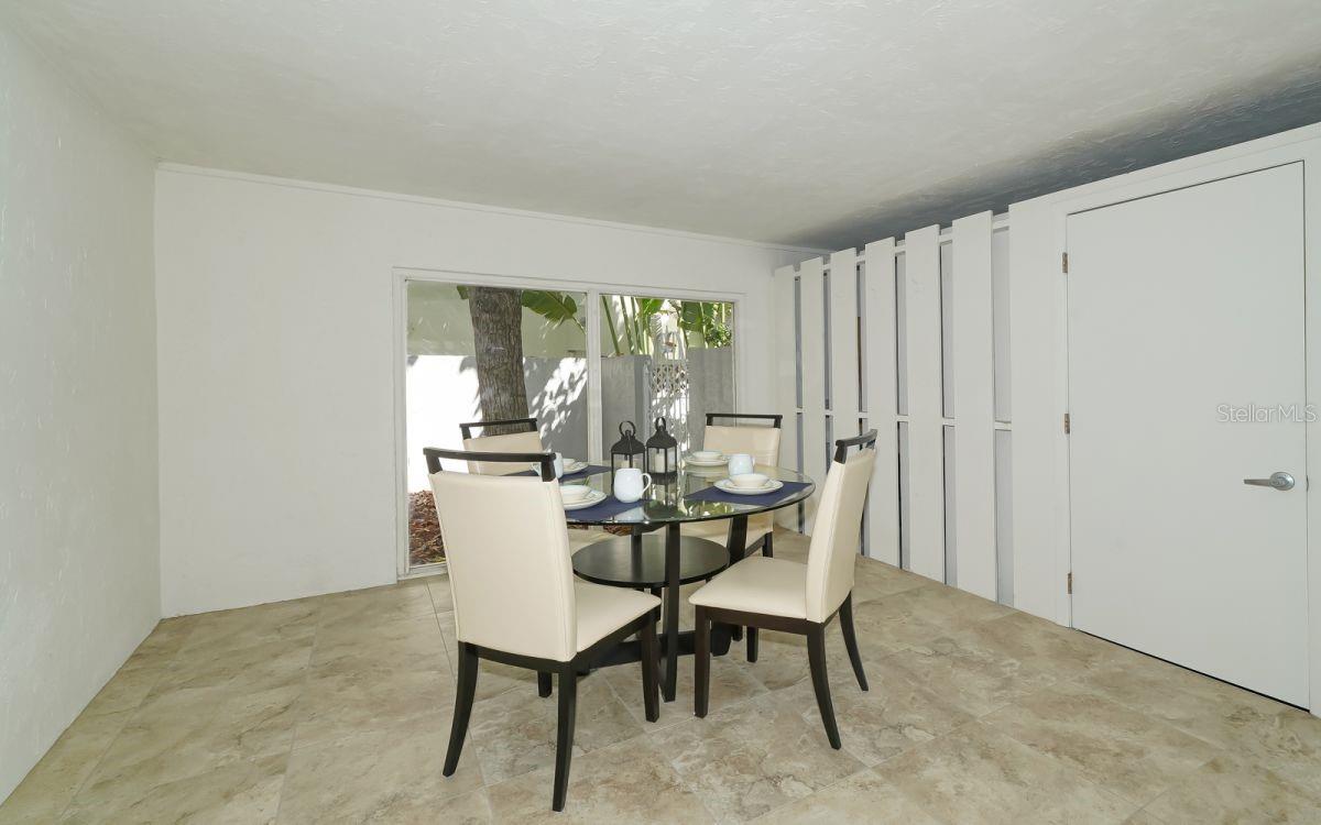 ST ARMANDS DIV/JOHN RINGLING E - Residential Lease