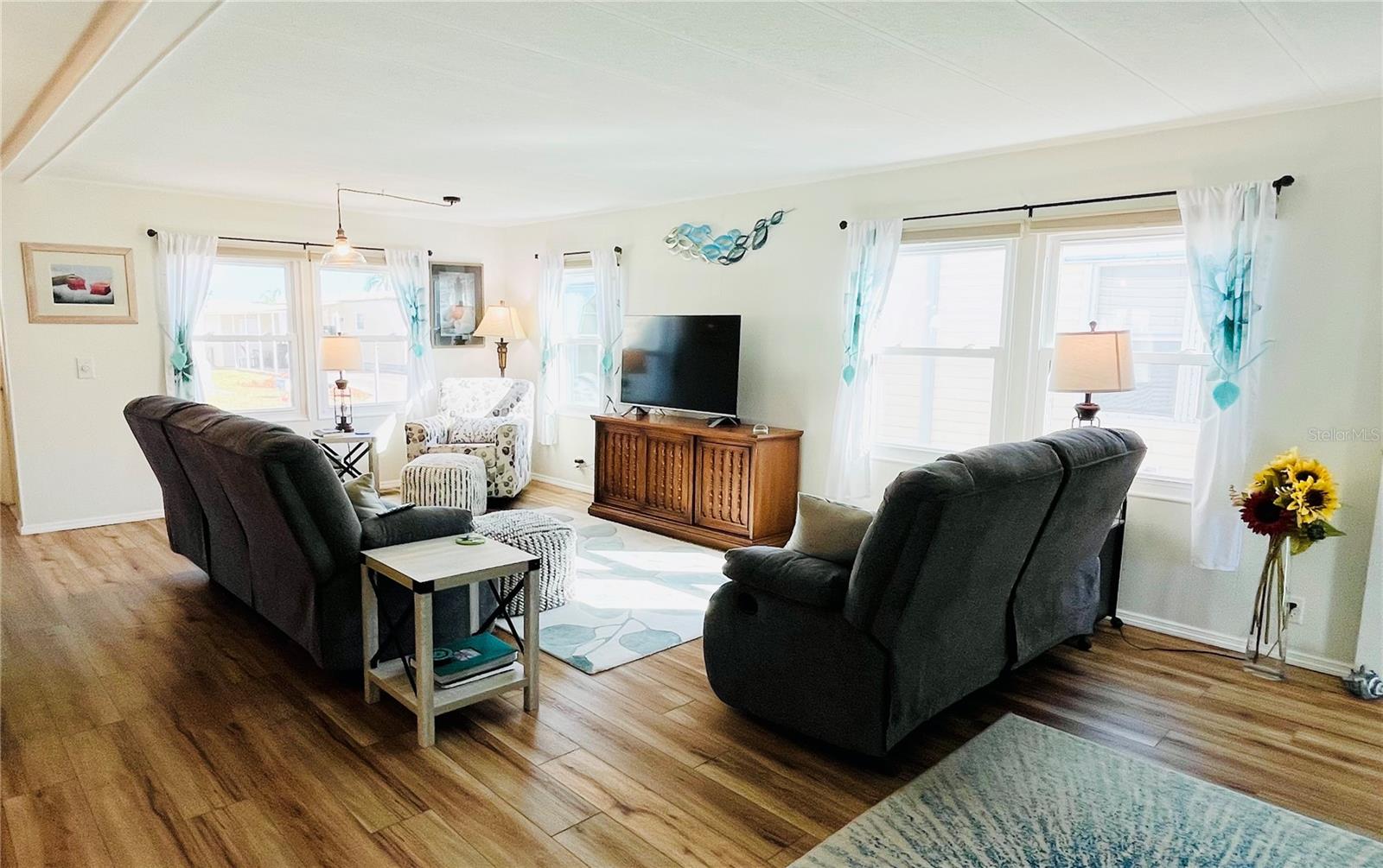 OAKWOOD MANOR - Residential