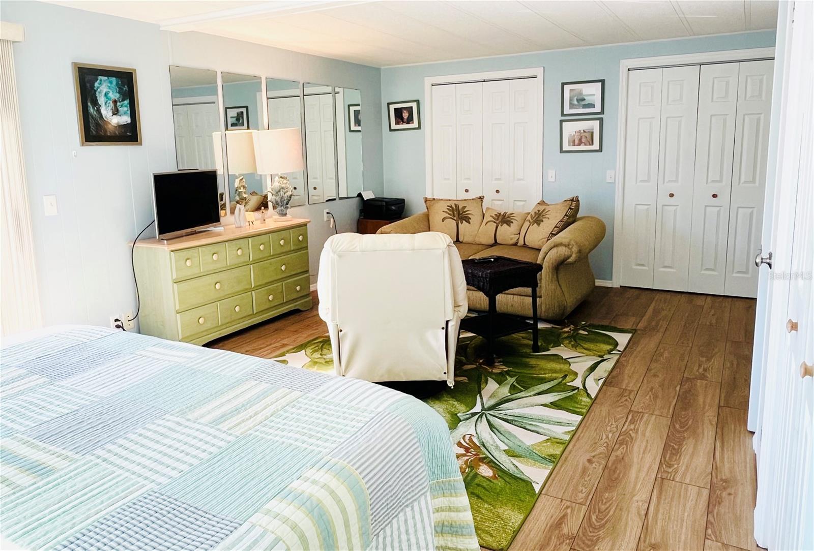 OAKWOOD MANOR - Residential