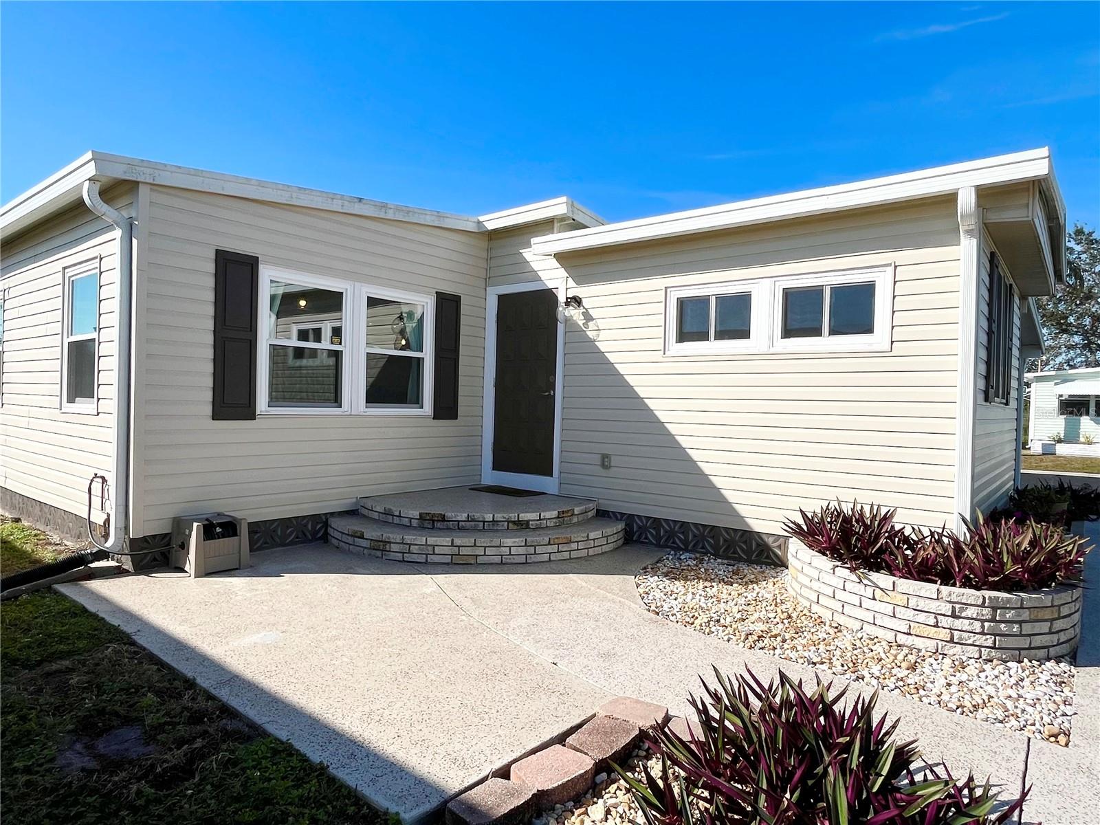 OAKWOOD MANOR - Residential