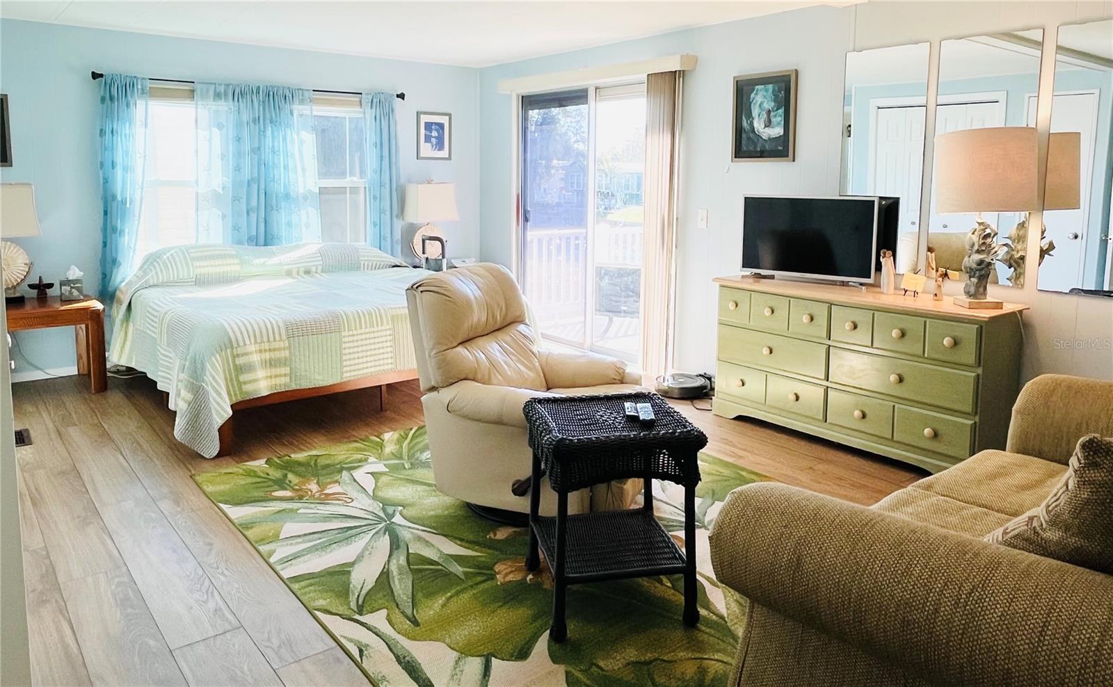 OAKWOOD MANOR - Residential