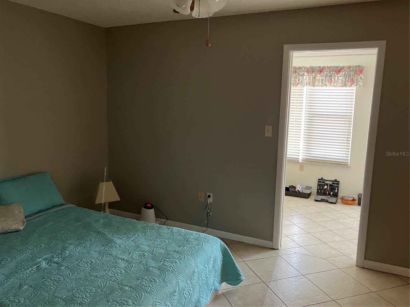 PARADISE SHORES - Residential Lease