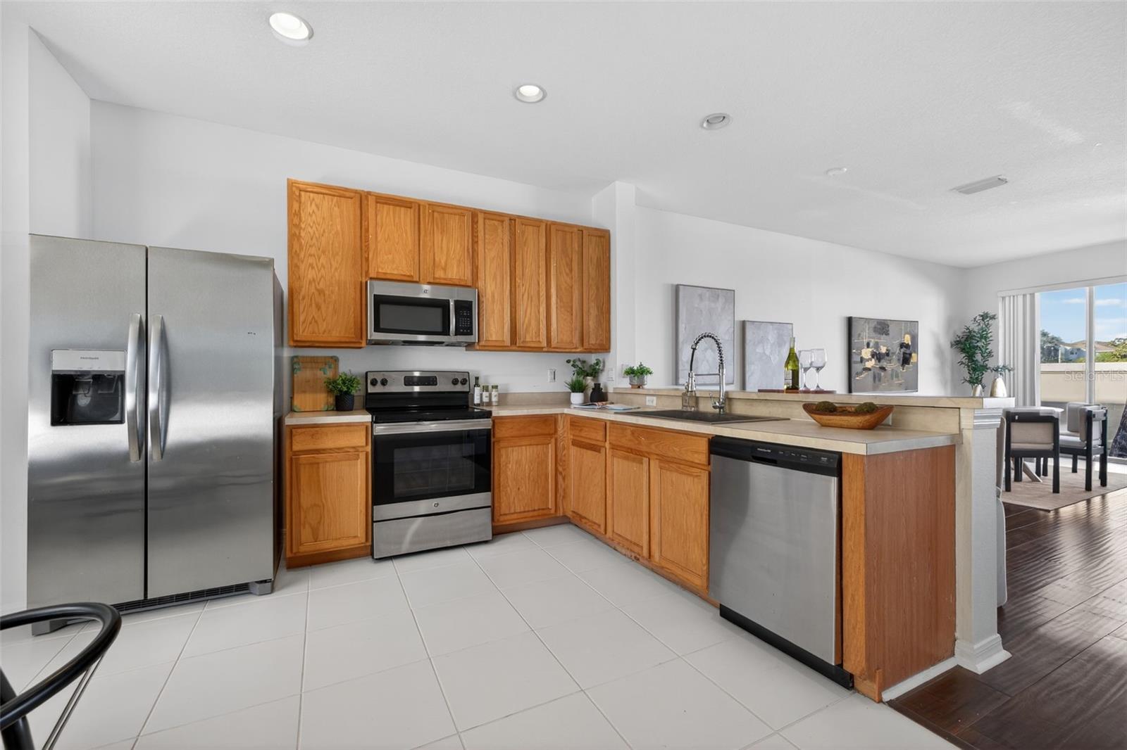 COUNTRY VIEW TWNHMS - Residential