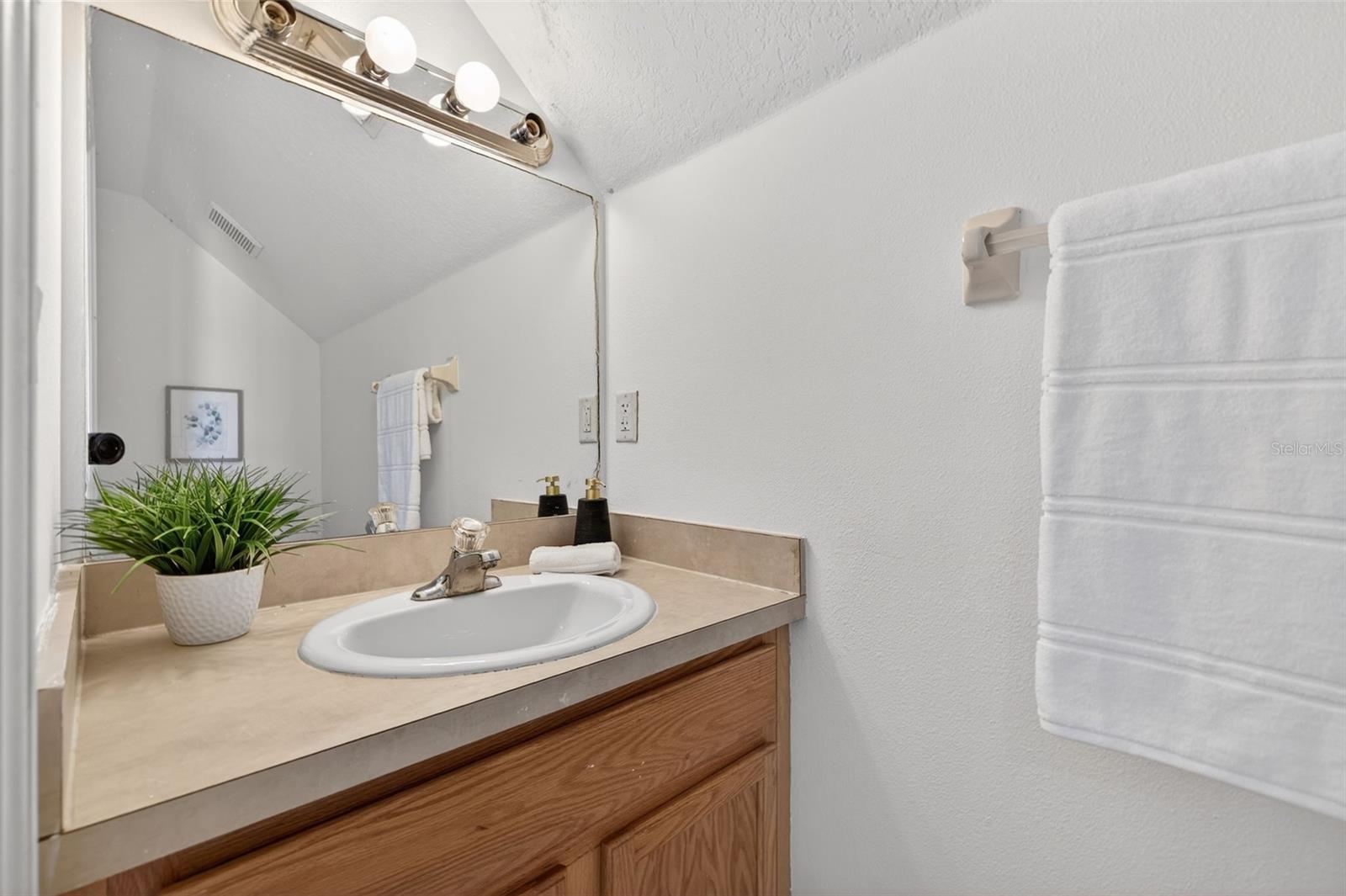 COUNTRY VIEW TWNHMS - Residential