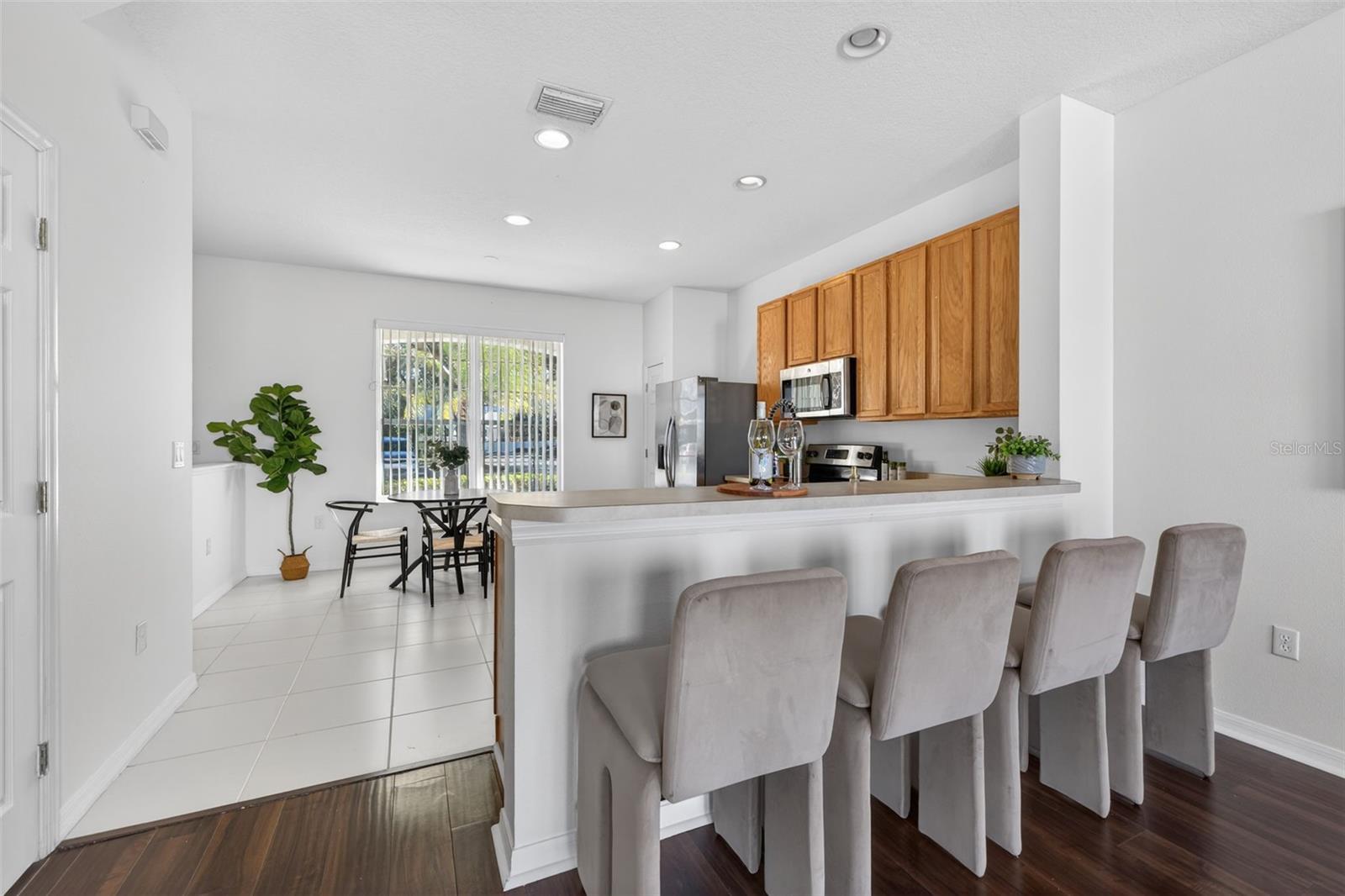 COUNTRY VIEW TWNHMS - Residential