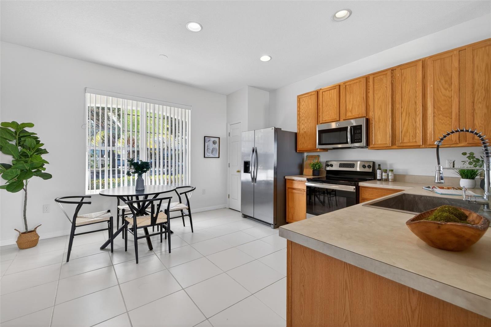 COUNTRY VIEW TWNHMS - Residential