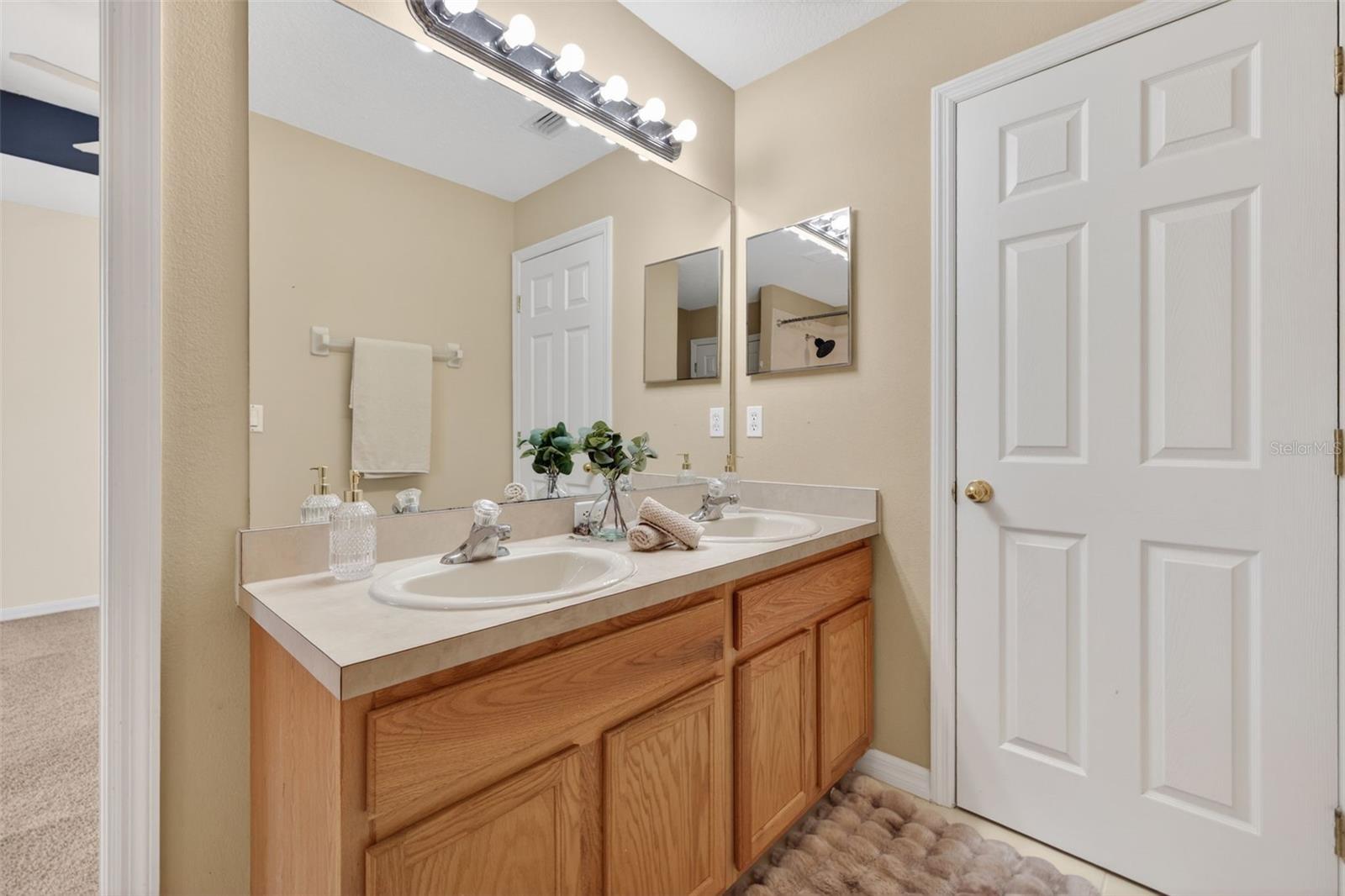 COUNTRY VIEW TWNHMS - Residential