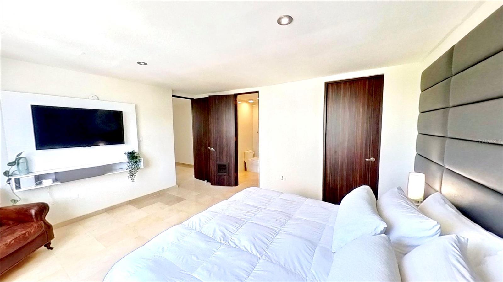 CONDOMINIO 1800 MCLEARY - Residential