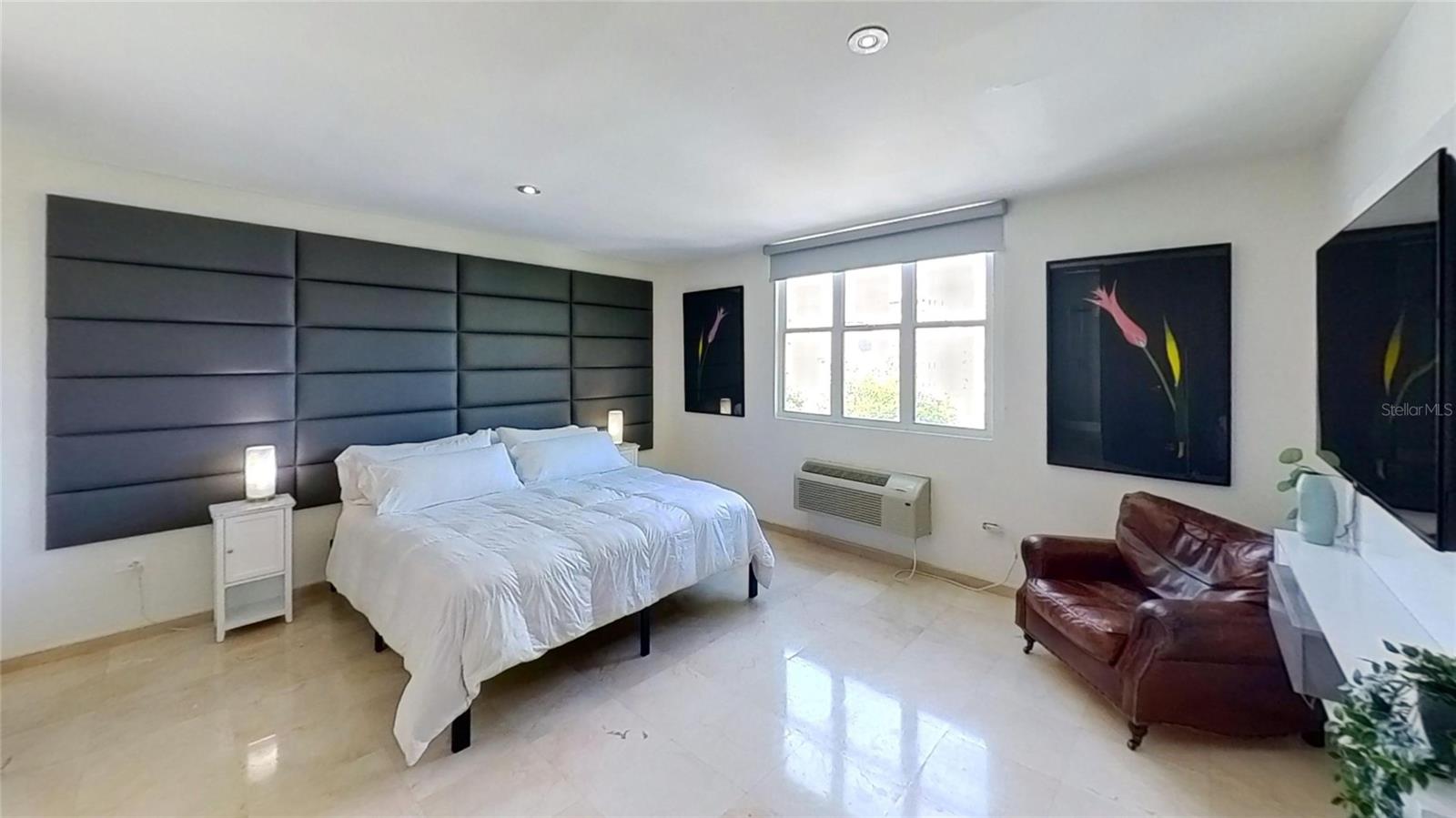 CONDOMINIO 1800 MCLEARY - Residential