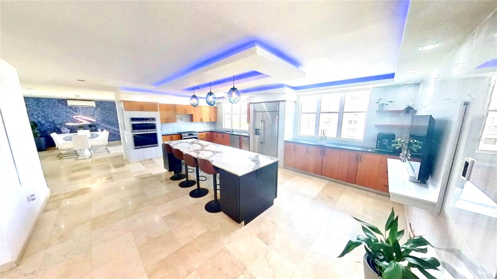 1800 MCLEARY PH1