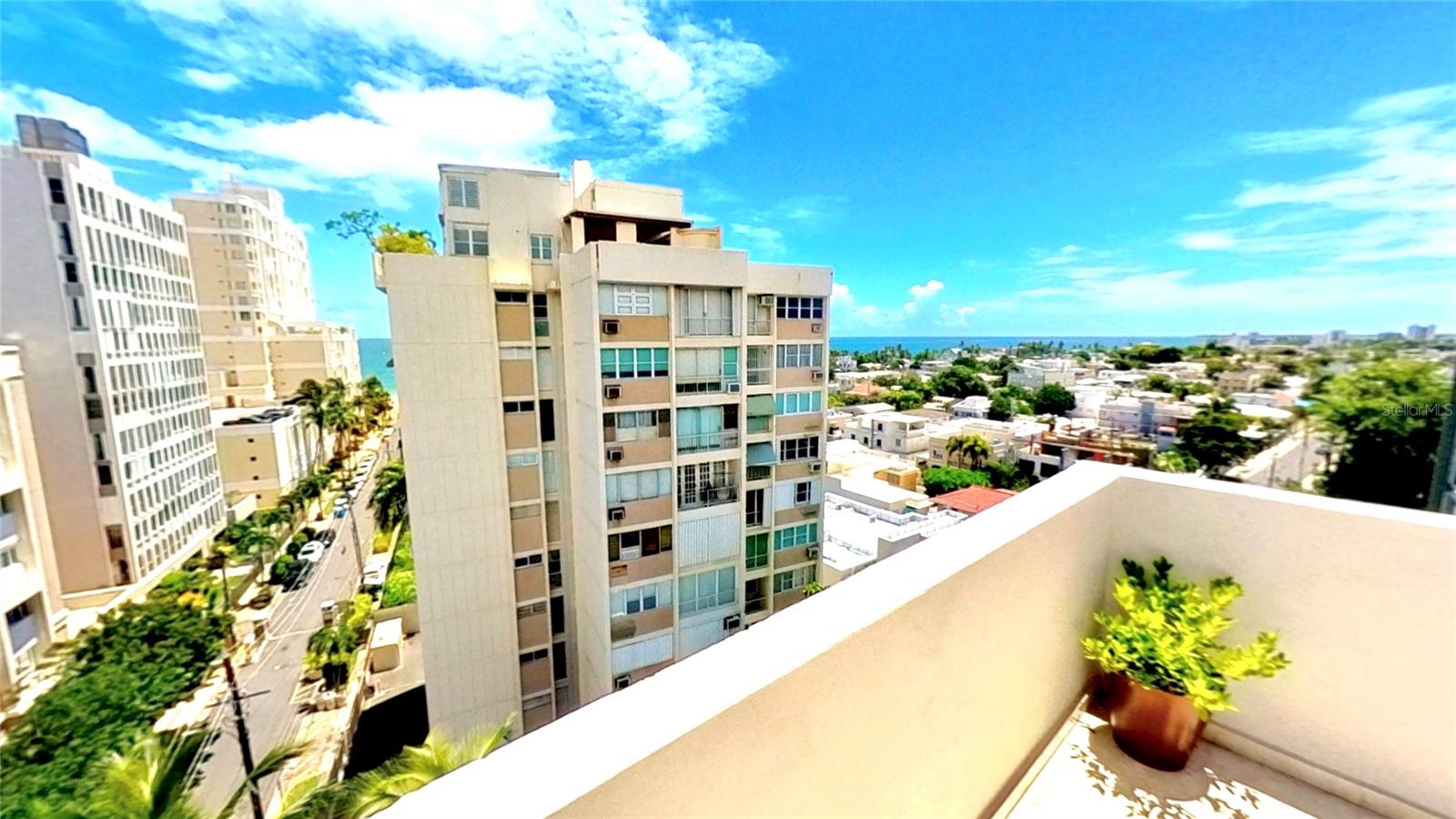 CONDOMINIO 1800 MCLEARY - Residential
