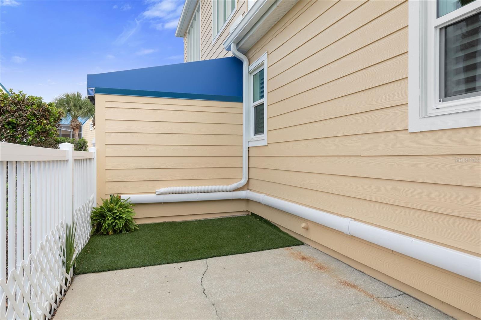 RIVERWALK COURTYARD HOMES - Residential