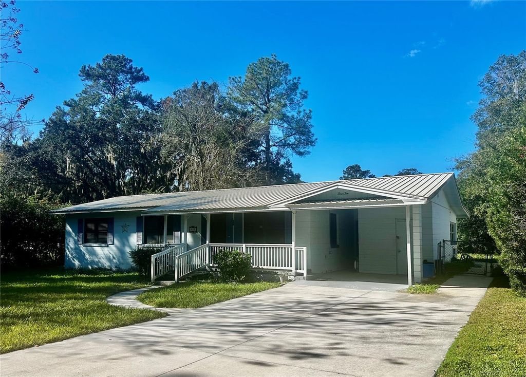Photo of 410 NE 15th Court, Ocala, FL 34470 (MLS # OM721264)