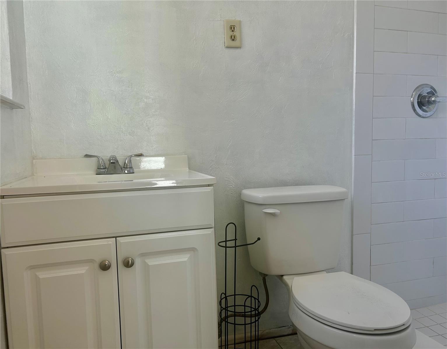 HEINZ COURT - Residential Lease