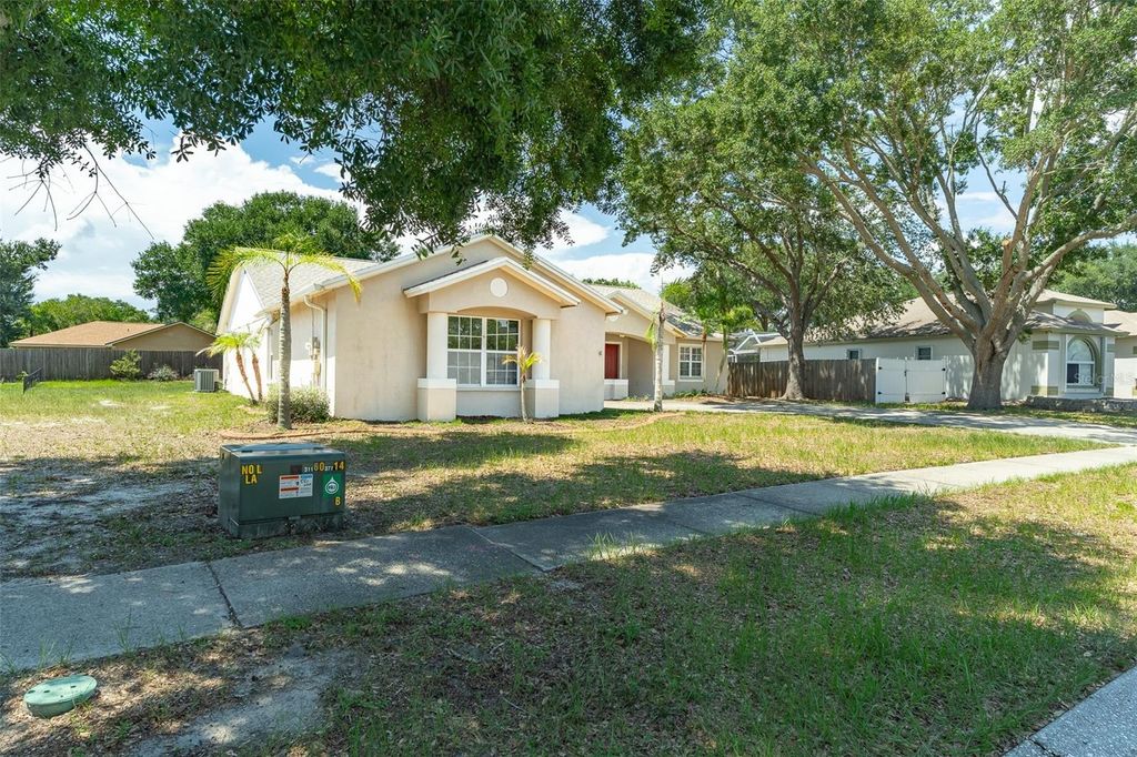 Photo of 10419 Crestfield Drive, Riverview, FL 33569 (MLS # TB8517884)