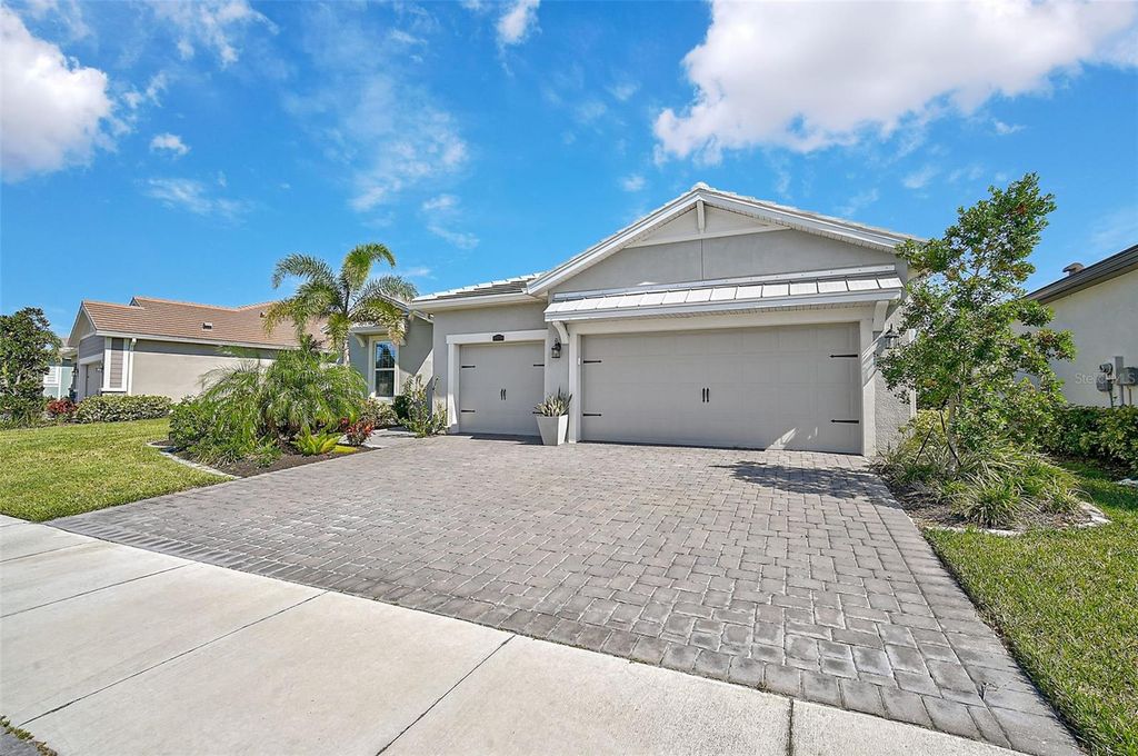 Photo of 8612 Sundance Loop, Sarasota, FL 34238 (MLS # A4679053)